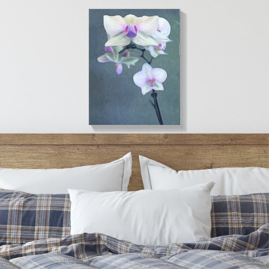 Orchideeën in de schaduw van Paars Canvas Afdruk (Insitu (Slaapkamer))