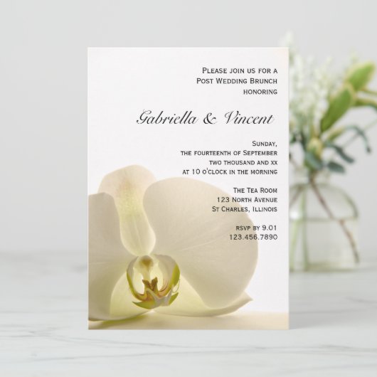 Orchideeënbloem op witte post-huwelijksbrunch kaart (Staand voorkant)