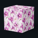 Orchids Party Treat Box Bedankdoosjes<br><div class="desc">Party favourbox wordt getoond met een mooie paarse orchideeën bloemenprint. Pas dit object aan of koop het object zoals het is. Tip: voeg gewoon je geweldige traktaties toe en voeg wat feestelijk lint toe. Afbeelding onder licentie</div>