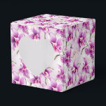 Orchids Party Treat Box Bedankdoosjes<br><div class="desc">Party favourbox wordt getoond met een mooie paarse orchideeën bloemenprint. Pas dit object aan of koop het object zoals het is. Tip: voeg gewoon je geweldige traktaties toe en voeg wat feestelijk lint toe. Afbeelding onder licentie</div>