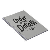 Order in the Details – Court Clerk Notitieboek (Rechterzijde)