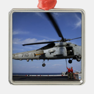 Ordnancemen verbinden transportkabels metalen ornament