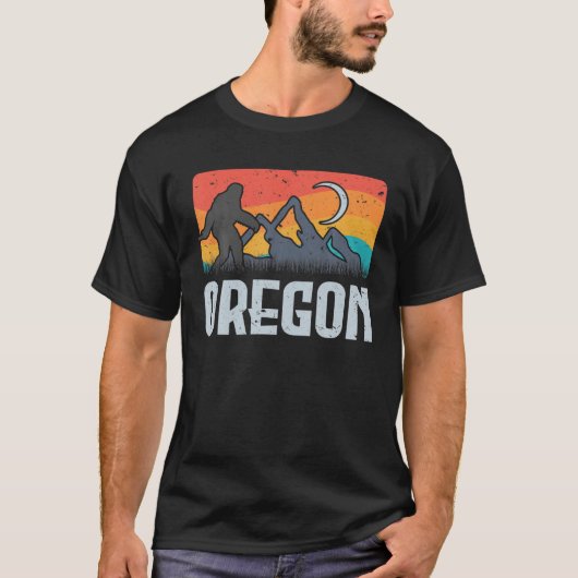 Oregon Bigfoot Sasquatch Mountains Retro Hiking T-shirt (Voorkant)