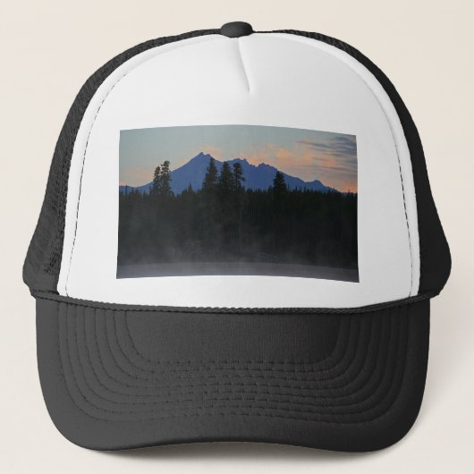 Oregon Cascades in Dawn Trucker Pet (Voorkant)