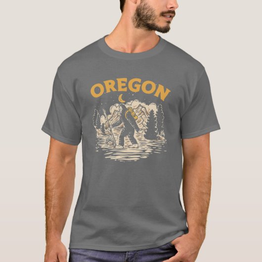 Oregon Hiking Bigfoot Nighttime Stroll Mountains T-shirt (Voorkant)