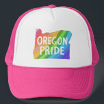 Oregon State Map Illustration PRIDE RAINBOW Trucker Pet<br><div class="desc">Bekijk dit geweldige pet met een Oregon State-plattegrond! Bekijk mijn winkel ook voor meer design! Of als je iets gewoons wilt laten weten. Als je het koopt,  bedankt! Ben zeker om een foto op Instagram van het in actie te delen en me te labels @shoshannahscribbles :)</div>