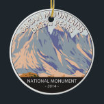 Organ Mountains Desert Peaks National Monument Keramisch Ornament<br><div class="desc">Organ Mountains Desert Peaks vectorkunstwerk ontwerp. Het beschermde gebied van het park omvat verschillende berggebieden van de Chihuahuan woestijn.</div>
