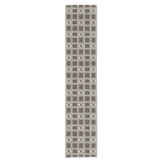 Organic Sage Chocolate Greek Key Pattern Korte Tafelloper (Voorkant)