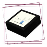 Organisator van collectie voor het verzamelen van  cadeaudoosje<br><div class="desc">Mooie organisator box voor je seashell collectie, met een visueel gedicht geschreven door mij, genaamd "Scar Collector". Ik ben zelf een seashell-verzamelaar en ik publiceerde dit gedicht in Volume I van de Diamond Dust Poems From the Black Zee photobook series. Het kunstwerk is gelijkaardig aan een Japanse Ikebana bloemregeling, maar...</div>