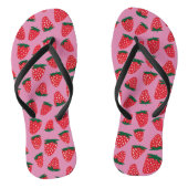 Organische zomeraardbeien rood op roze achtergrond teenslippers (Voetbed)