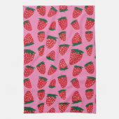 Organische zomeraardbeien rood op roze achtergrond theedoek (Verticaal)