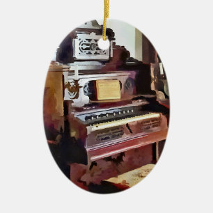 Orgel in Victoriaanse Salon Met Vaas Keramisch Ornament