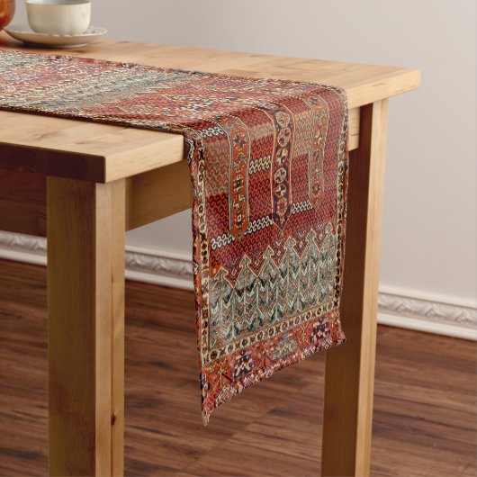 Orientaal tapeontwerp in het oranje korte tafelloper (Voorbeeld)