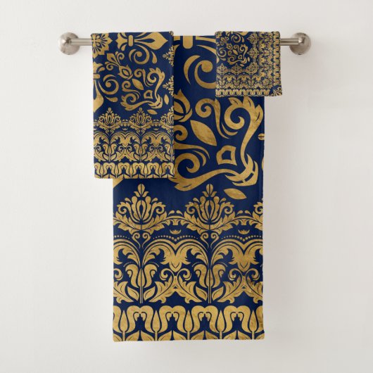 Oriental Damask Ornament - Gold op donkerblauw #1 Bad Handdoek (Insitu)