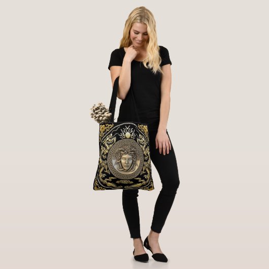 Oriëntal Medusa  Tote Bag (Op model)