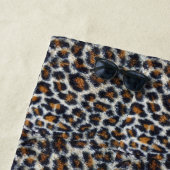 Origineel ontwerp van Funky Fluffy Leopard Print Strandlaken (In situ)