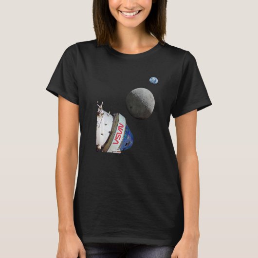 Orion Spacecraft Seeing Moon and Earth Woman On Th T-shirt (Voorkant)