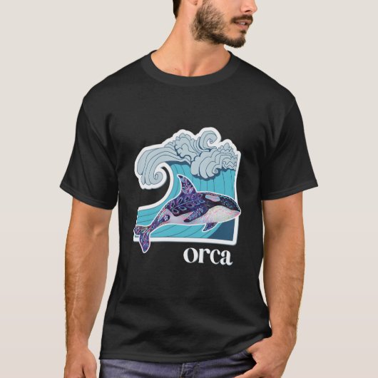Orka Walvis Met Hand Getekende Oceaangolf T-shirt (Voorkant)