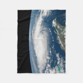 Orkaan Dorian boven de Atlantische Oceaan. Fleece Deken (Voorkant)