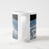 Orkaan Dorian boven de Atlantische Oceaan. Grote Koffiekop (Achterkant)