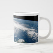 Orkaan Dorian boven de Atlantische Oceaan. Grote Koffiekop (Rechts)