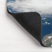 Orkaan Dorian boven de Atlantische Oceaan. Muismat (Hoek)