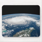 Orkaan Dorian boven de Atlantische Oceaan. Muismat (Voorkant)