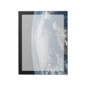 Orkaan Dorian boven de Atlantische Oceaan. Notitieblok (Linkerzijde)