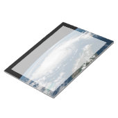 Orkaan Dorian boven de Atlantische Oceaan. Notitieblok (Schuin)