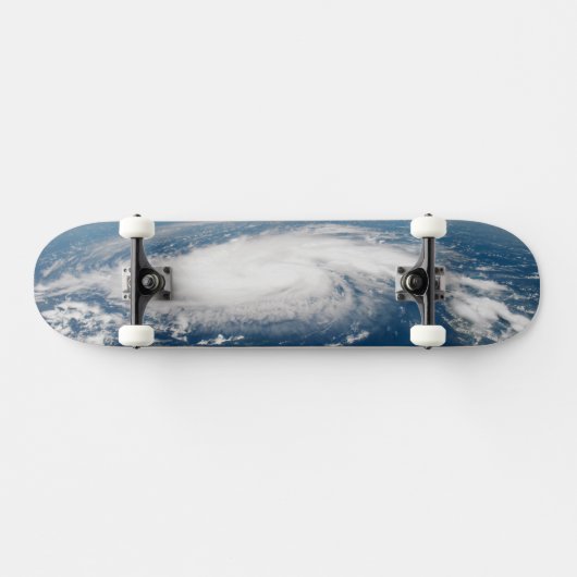 Orkaan Dorian boven de Atlantische Oceaan. Persoonlijk Skateboard (Horizontaal)