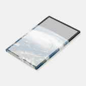 Orkaan Dorian boven de Atlantische Oceaan. Post-it® Notes (Schuin)
