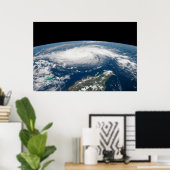 Orkaan Dorian boven de Atlantische Oceaan. Poster (Thuiskantoor)