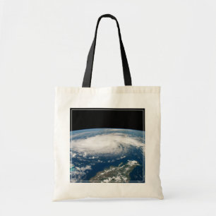 Orkaan Dorian boven de Atlantische Oceaan. Tote Bag
