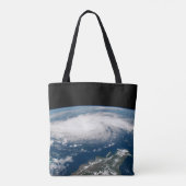 Orkaan Dorian boven de Atlantische Oceaan. Tote Bag (Achterkant)