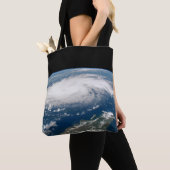 Orkaan Dorian boven de Atlantische Oceaan. Tote Bag (Dichtbij)