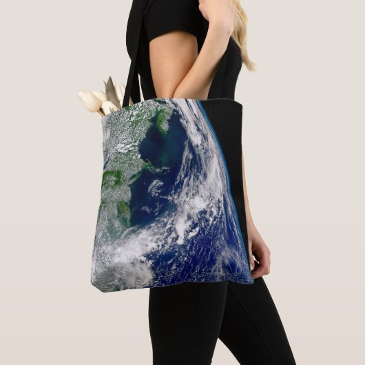 Orkaan Frances op een gedeeltelijke aarde. Tote Bag (Dichtbij)