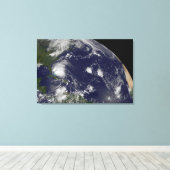 Orkaan Irene trekt door de Bahama's. Canvas Afdruk (Insitu (Houten vloer))