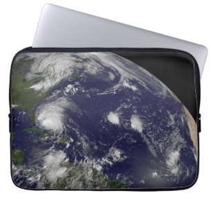Orkaan Irene trekt door de Bahama's. Laptop Sleeve