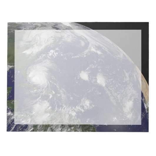 Orkaan Irene trekt door de Bahama's. Notitieblok (Voorkant)