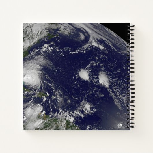 Orkaan Irene trekt door de Bahama's. Notitieboek (Achterkant)