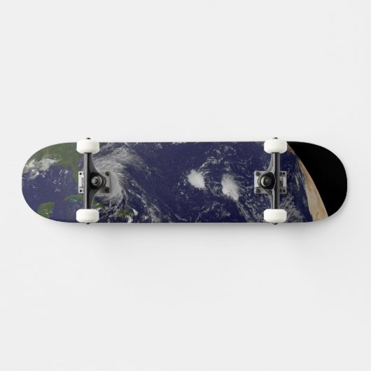 Orkaan Irene trekt door de Bahama's. Persoonlijk Skateboard (Horizontaal)