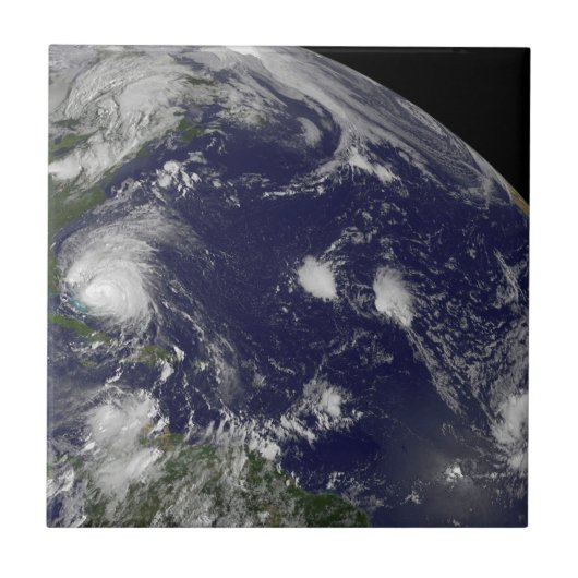 Orkaan Irene trekt door de Bahama's. Tegeltje (Voorkant)