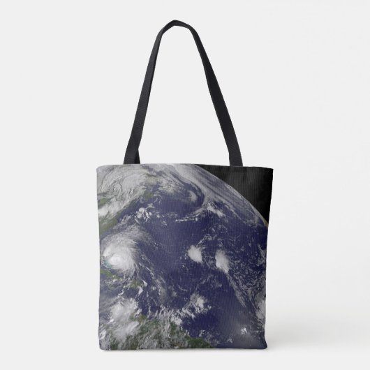 Orkaan Irene trekt door de Bahama's. Tote Bag (Achterkant)