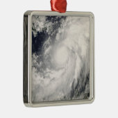 orkaan Omar Metalen Ornament (Rechts)