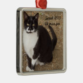 Ornament: Black Tuxedo Cat Sitting Metalen Ornament (Rechts)