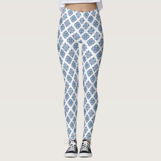 Ornament geborduurd blauw op wit leggings (Voorkant)