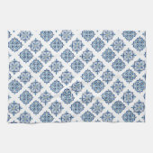 Ornament geborduurd blauw op wit theedoek (Horizontaal)