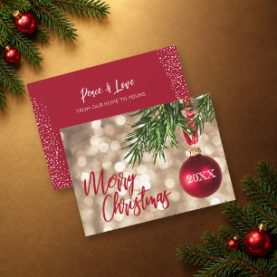 Ornament met rode kerstbomen feestdagenkaart
