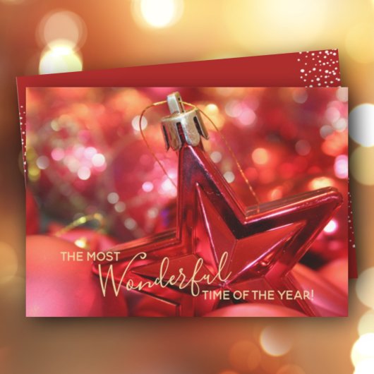 Ornament met rode kerstbomen feestdagenkaart