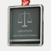 Ornament met schalen van justitie (Links)